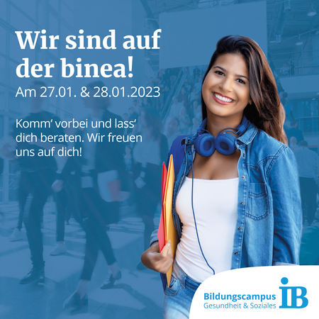 Wir sind auf der binea - Mädchen mit Kopfhörern um den Hals hängen.