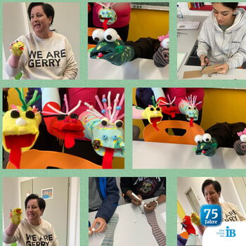 Eine Gruppe fertigt bunte Handpuppen mit kreativen Details an, während eine Frau stolz ihre fertige Puppe präsentiert.