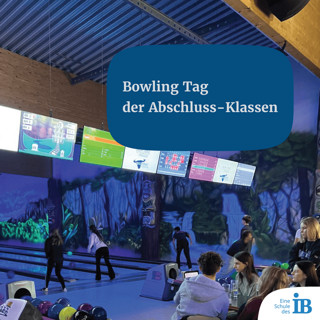 Schüler der Abschlussklassen genießen ihren Bowlingtag in einer lebhaft gestalteten Halle mit leuchtenden Anzeigetafeln.