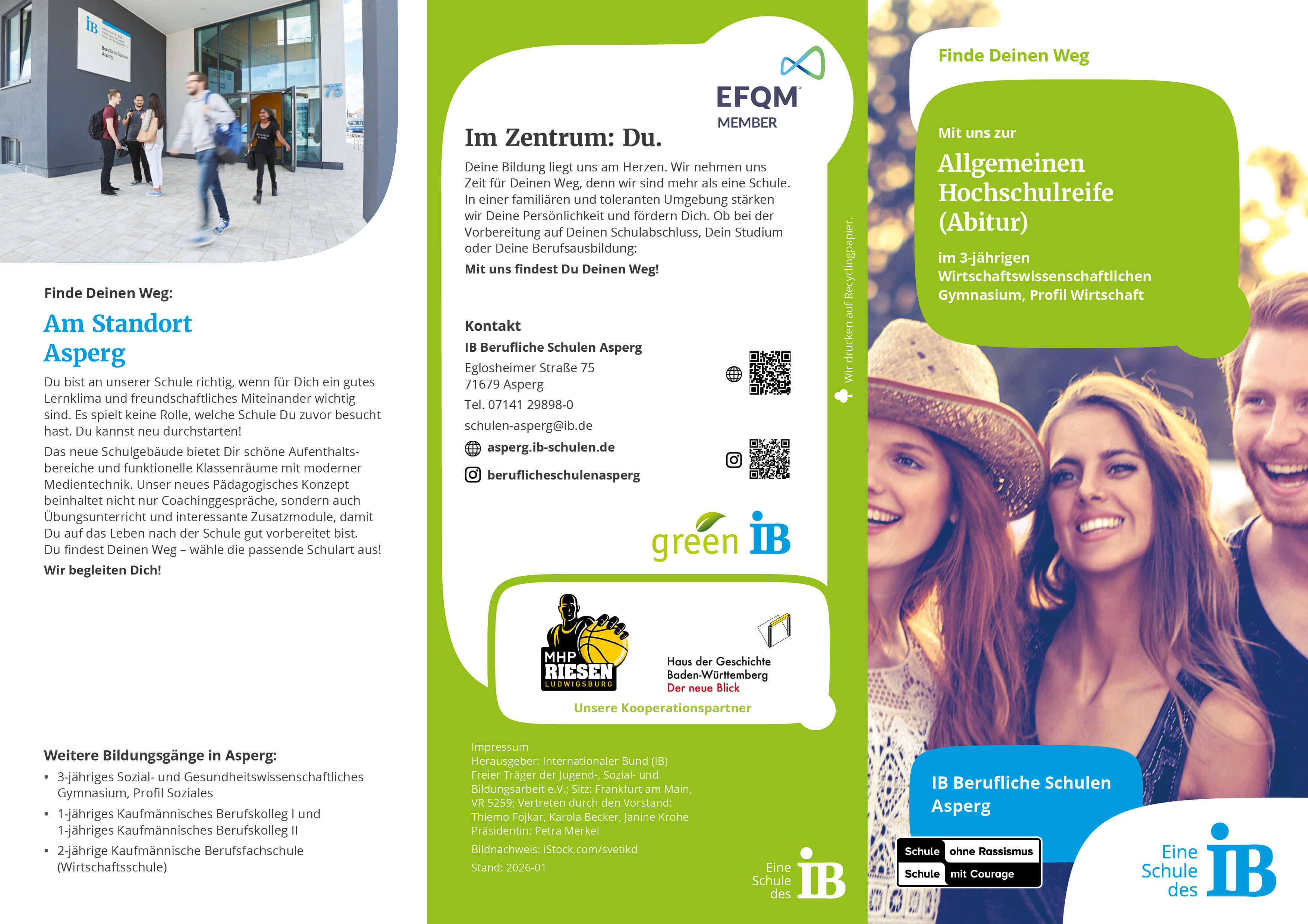 Ein Flyer der IB Berufliche Schulen Asperg zeigt fröhliche junge Menschen und informiert über Bildungsangebote und Abiturwege.